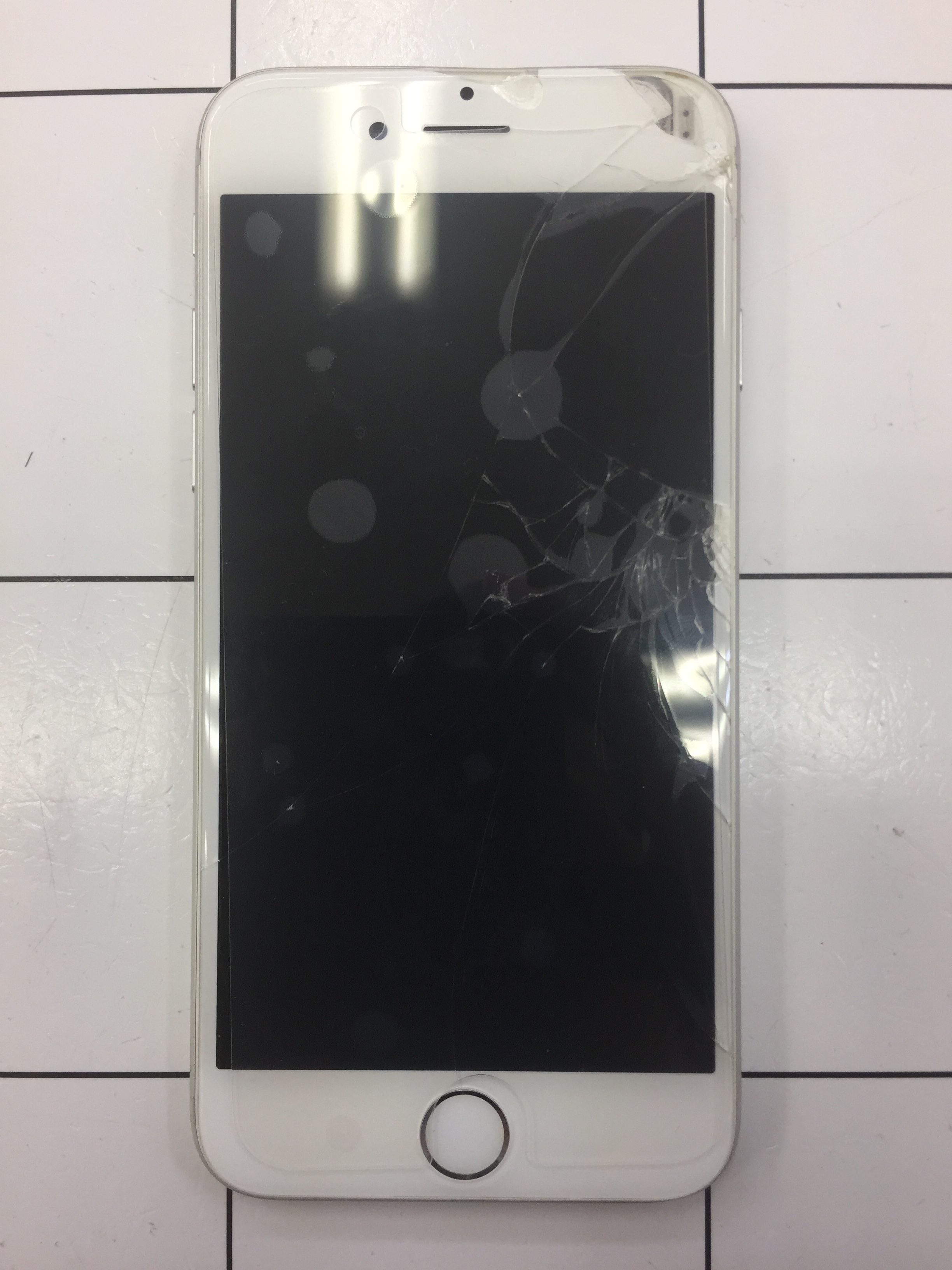 千葉県佐倉市からご来店の、iPhone６の画面割れ修理バッテリー交換セット12,000円　千葉最安修理！　スマホ修理のあいプロ四街道店