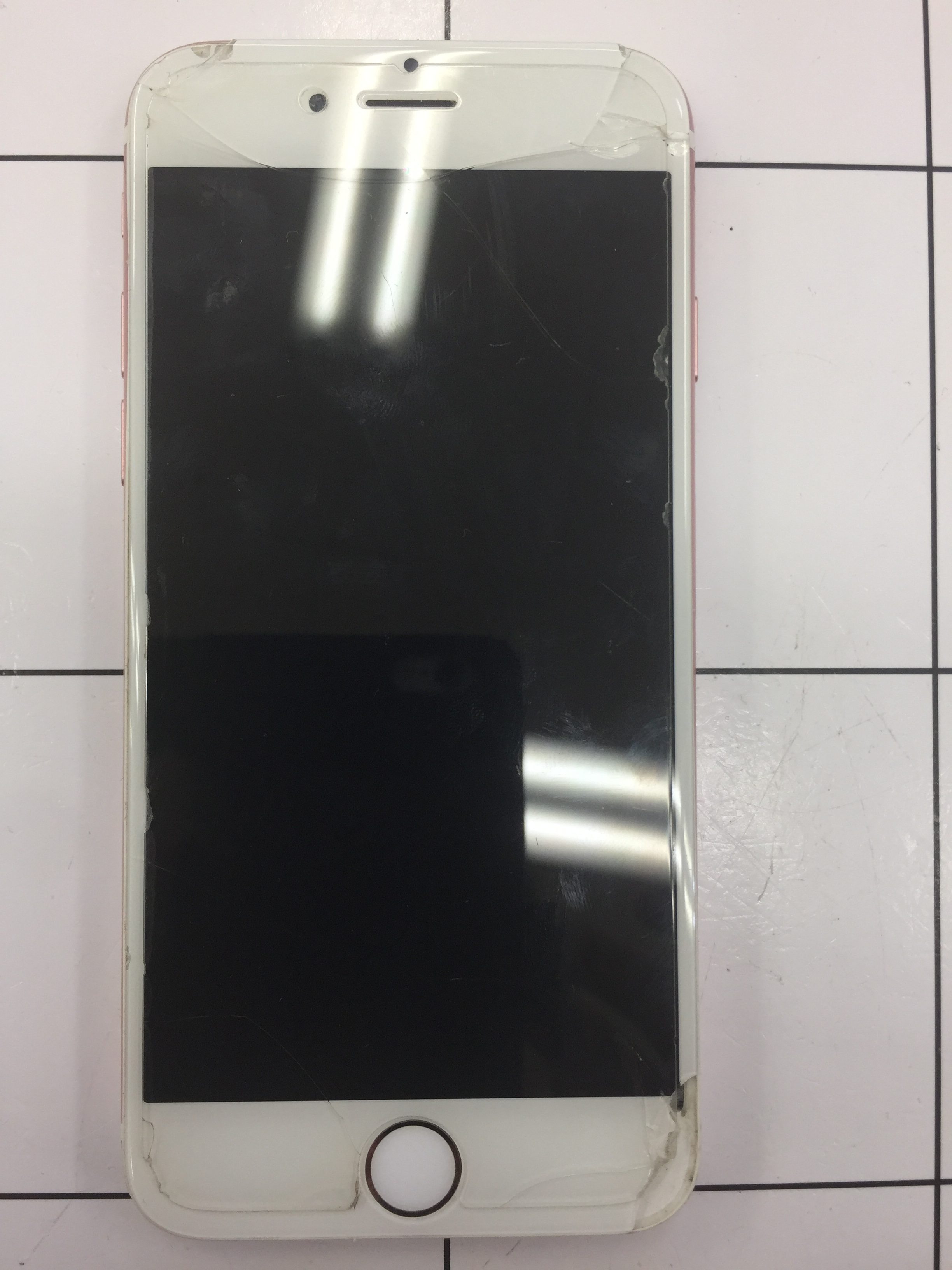 千葉県成田市からご来店の、iPhone６Sの画面割れ修理　千葉最安修理！　スマホ修理のあいプロ四街道店