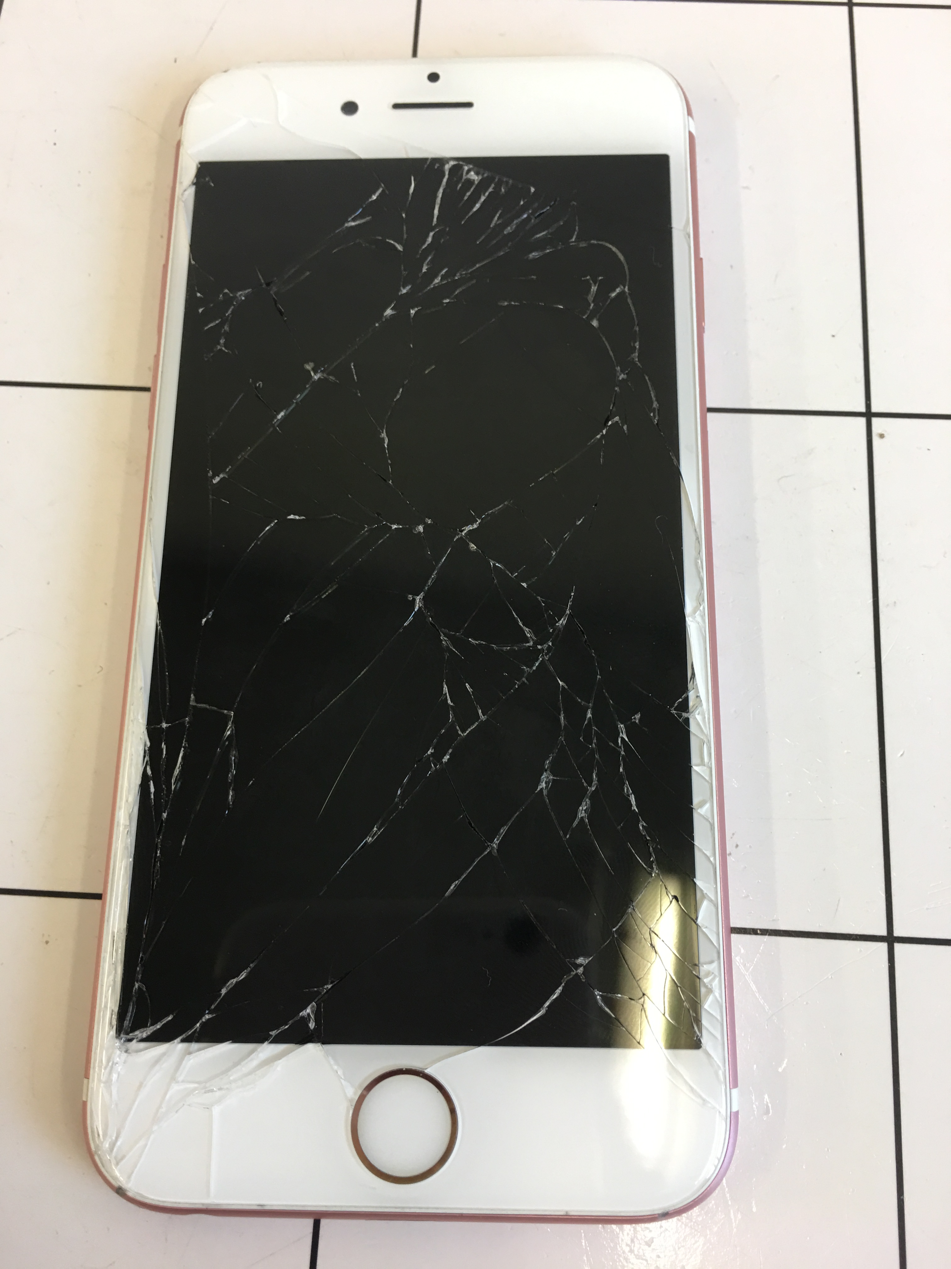 『iPhone 修理 灘区』灘区のiPhone修理屋へ行くよりあいプロ三宮駅前店にきた方が安い！？