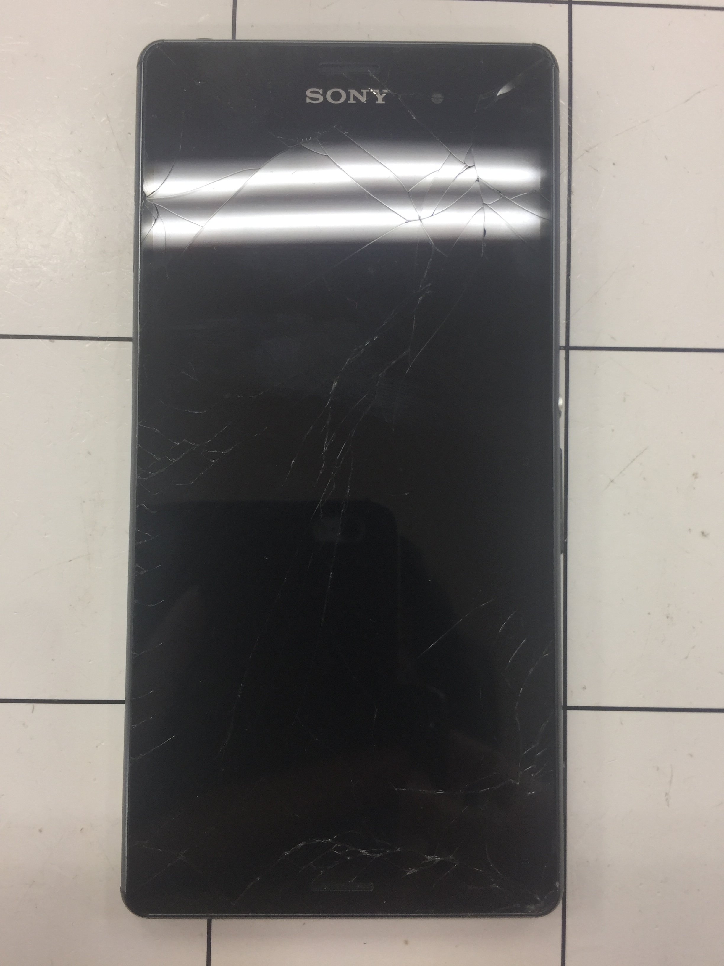 【Xperia Z3 修理 千葉】千葉でXperia Z3画面割れ修理も即日1時間！！