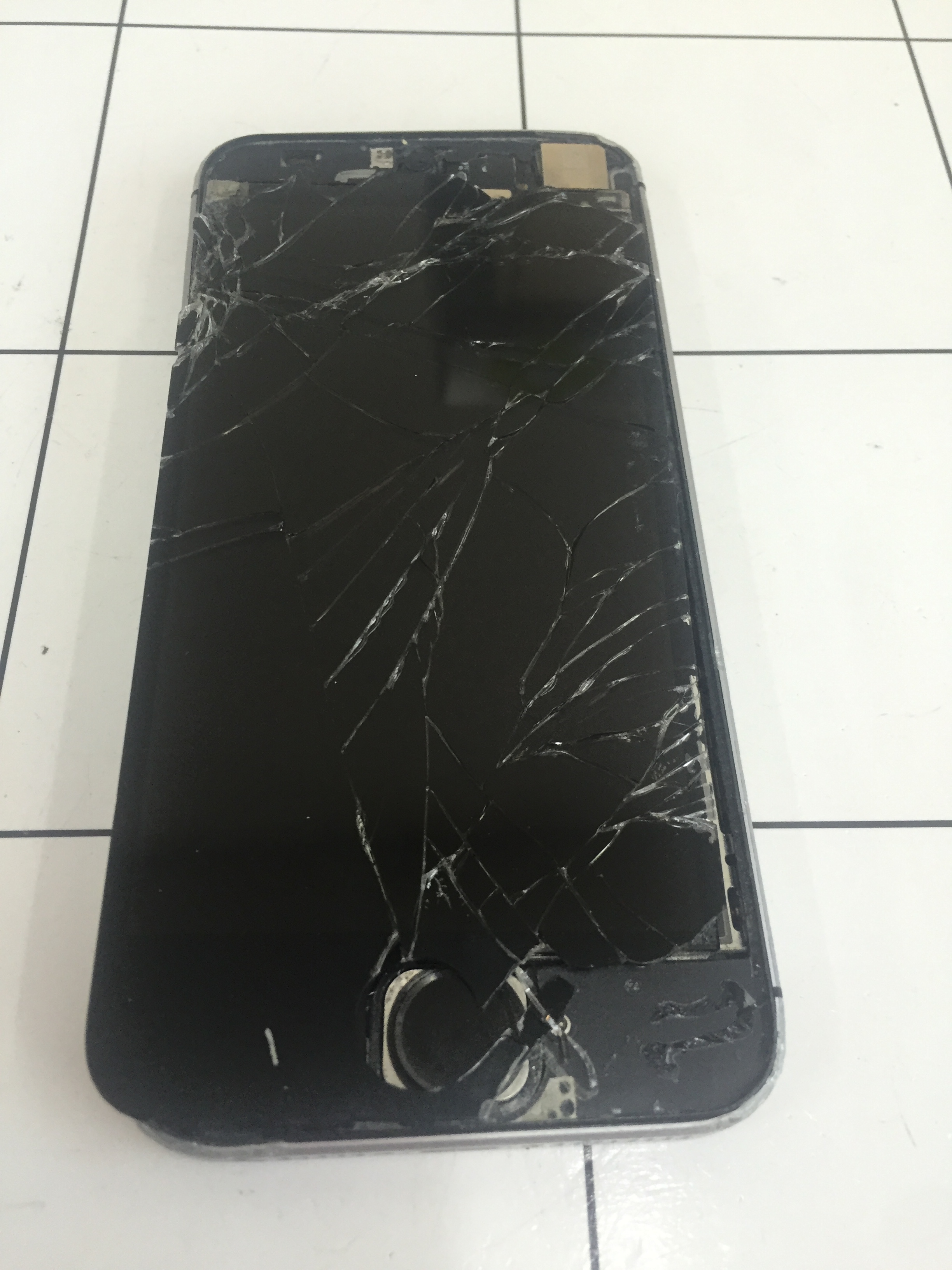 『iPhone 修理 垂水区』保証期間１年！？神戸市垂水区からご来店！あいプロ三宮駅前店