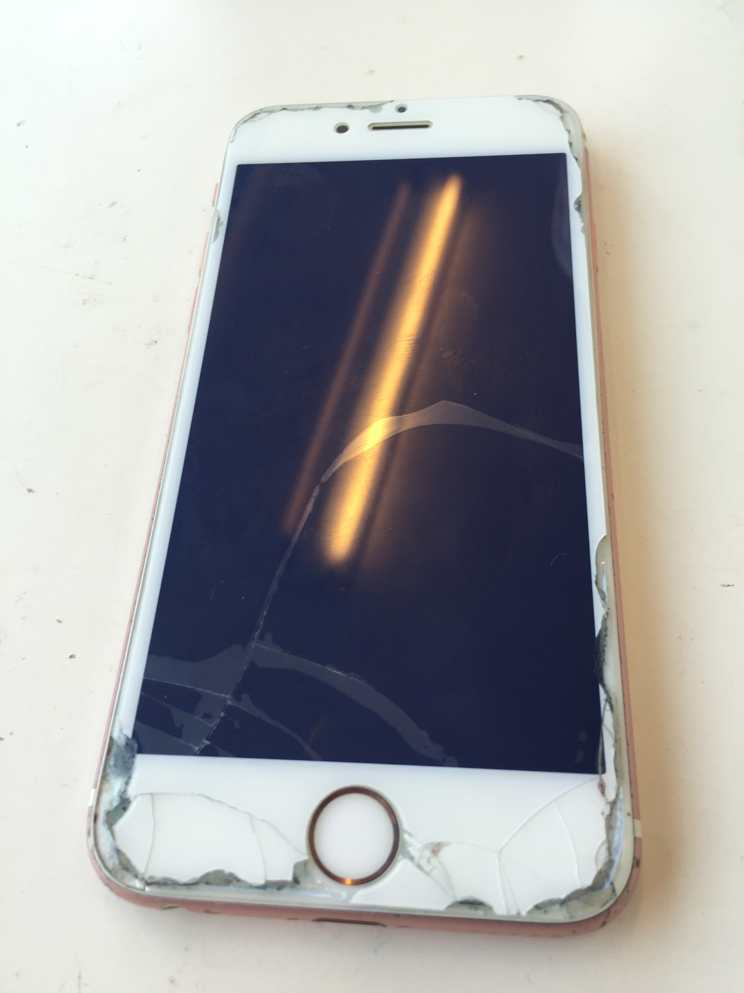 『iPhone 修理 垂水区』垂水の方でもあいプロ三宮駅前店へ来ていただいた方がお安く済みます！