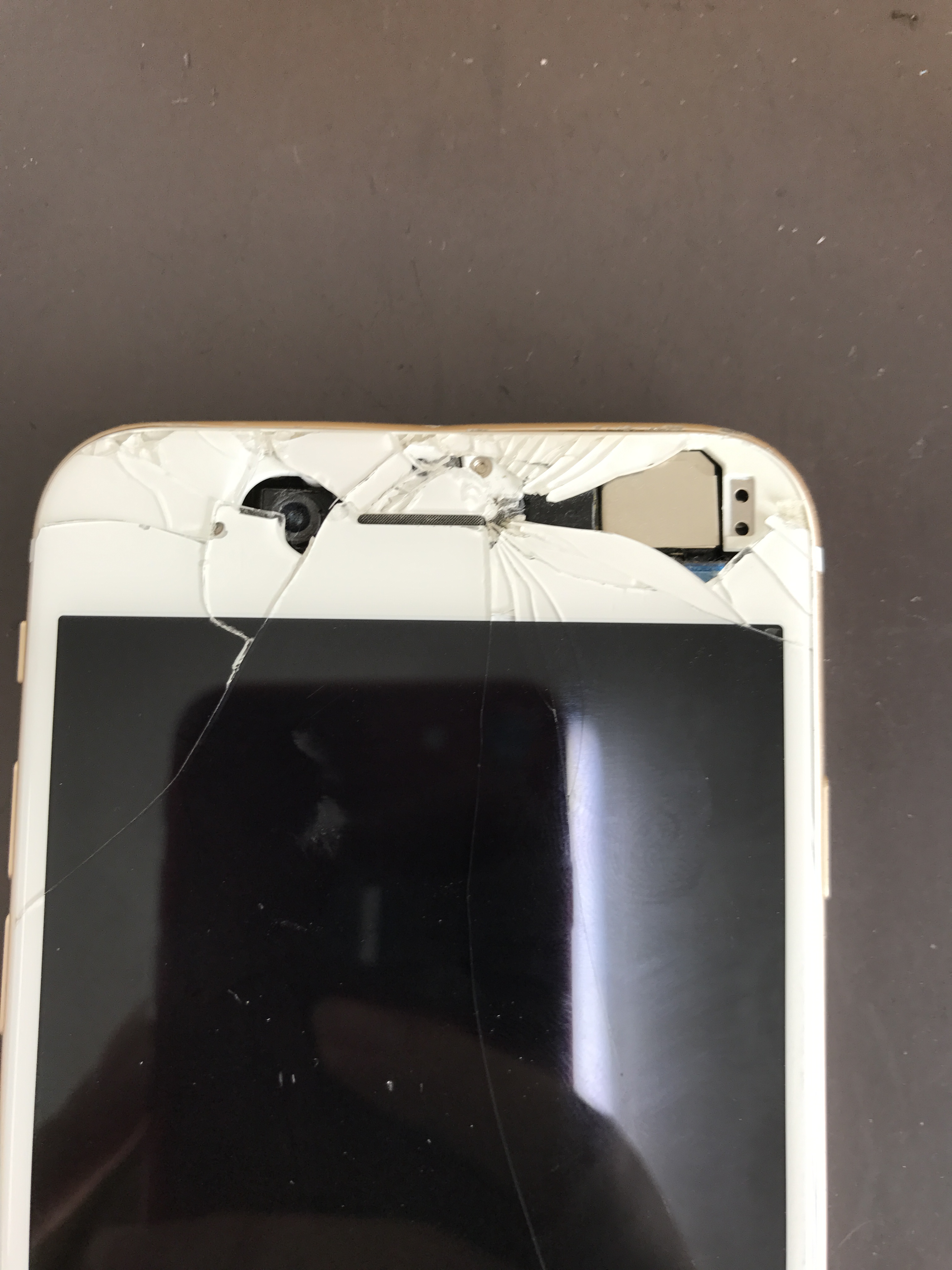 『iPhone 修理 新宿』液晶が丸見えでも直せます！あいプロ新大久保駅前店！
