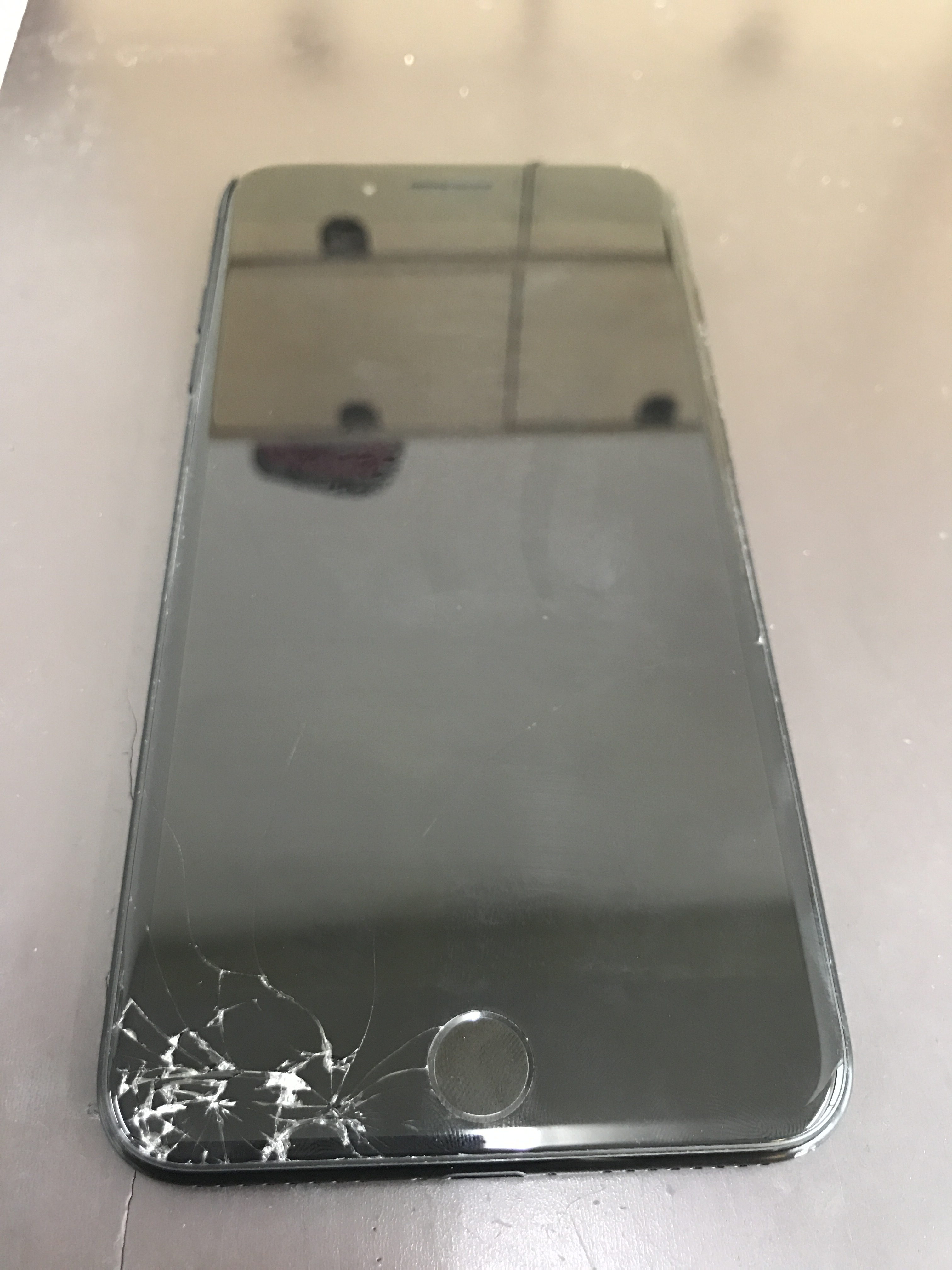 『iPhone 修理 北区』iPhone７ plusが18,800円！あいプロ三宮駅前店！