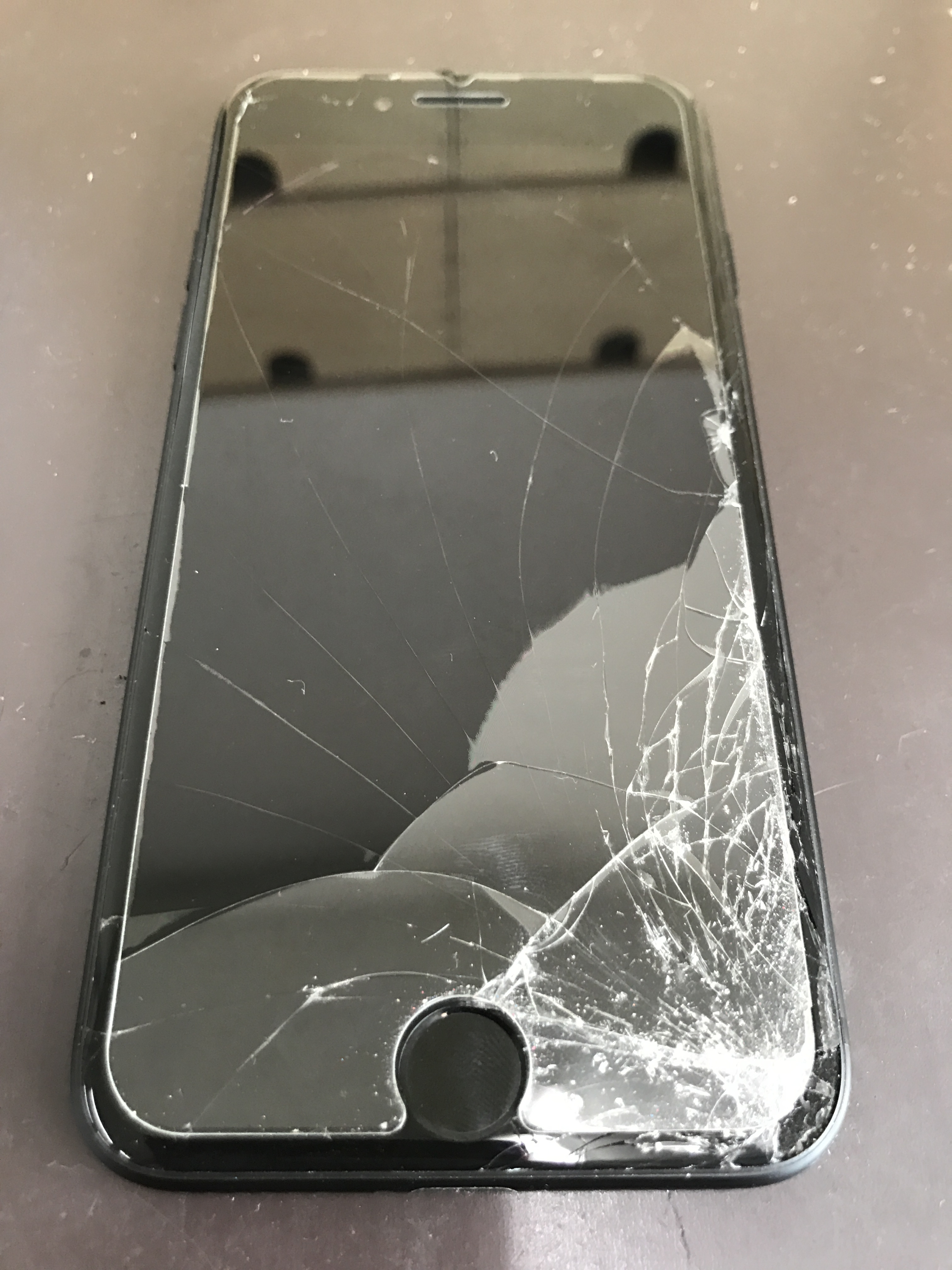『iPhone 修理 千葉』iPhone７の修理も安い！あいプロ四街道店！