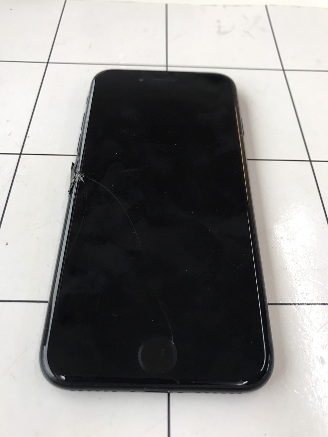 「iPhone 修理 垂水区」垂水区の方でもアイプロ三宮駅前店へ来ていただいたほうがお得です！保証期間最長で1年間！アイプロ三宮駅前店！
