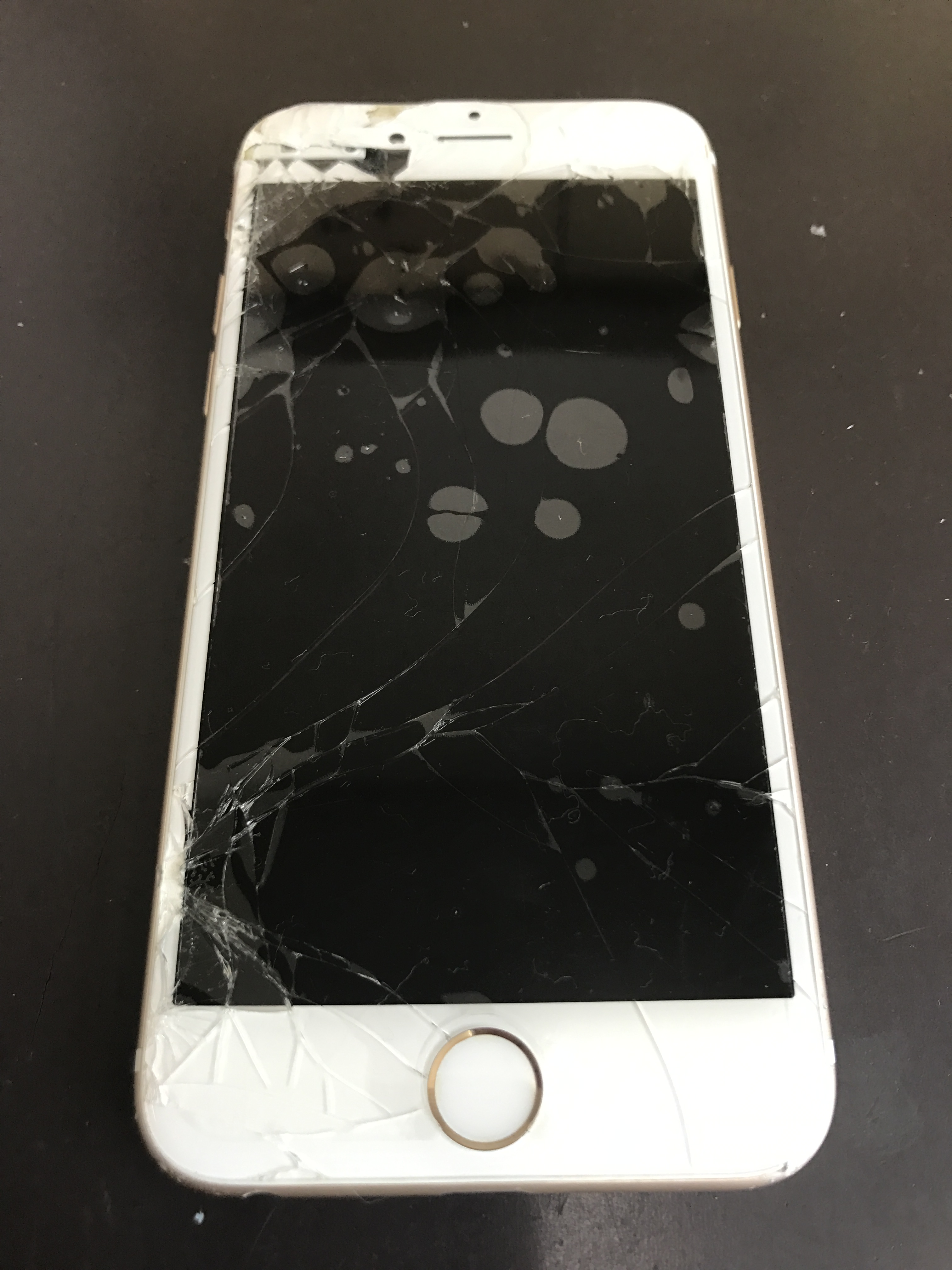 「iPhone　修理　東灘区」三宮1といっていいほどの安さ！東灘区の方でもあいプロ三宮駅前店へ来ていただいたほうがお得です！！