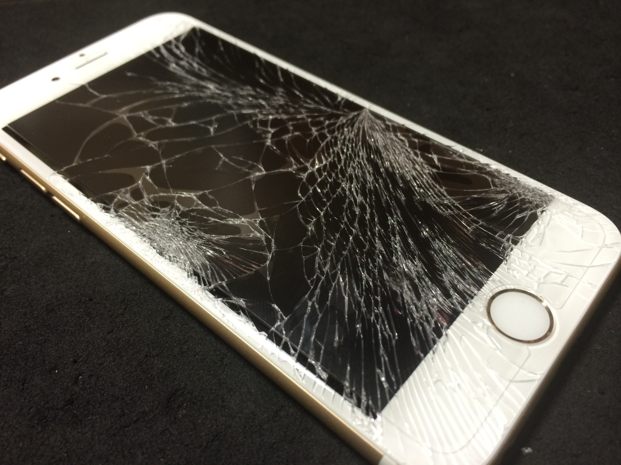 【iPhone 修理 千葉】画面割れiPhoneそのまま使っている方要注意！あいプロ四街道店で即日修理しよう！　千葉