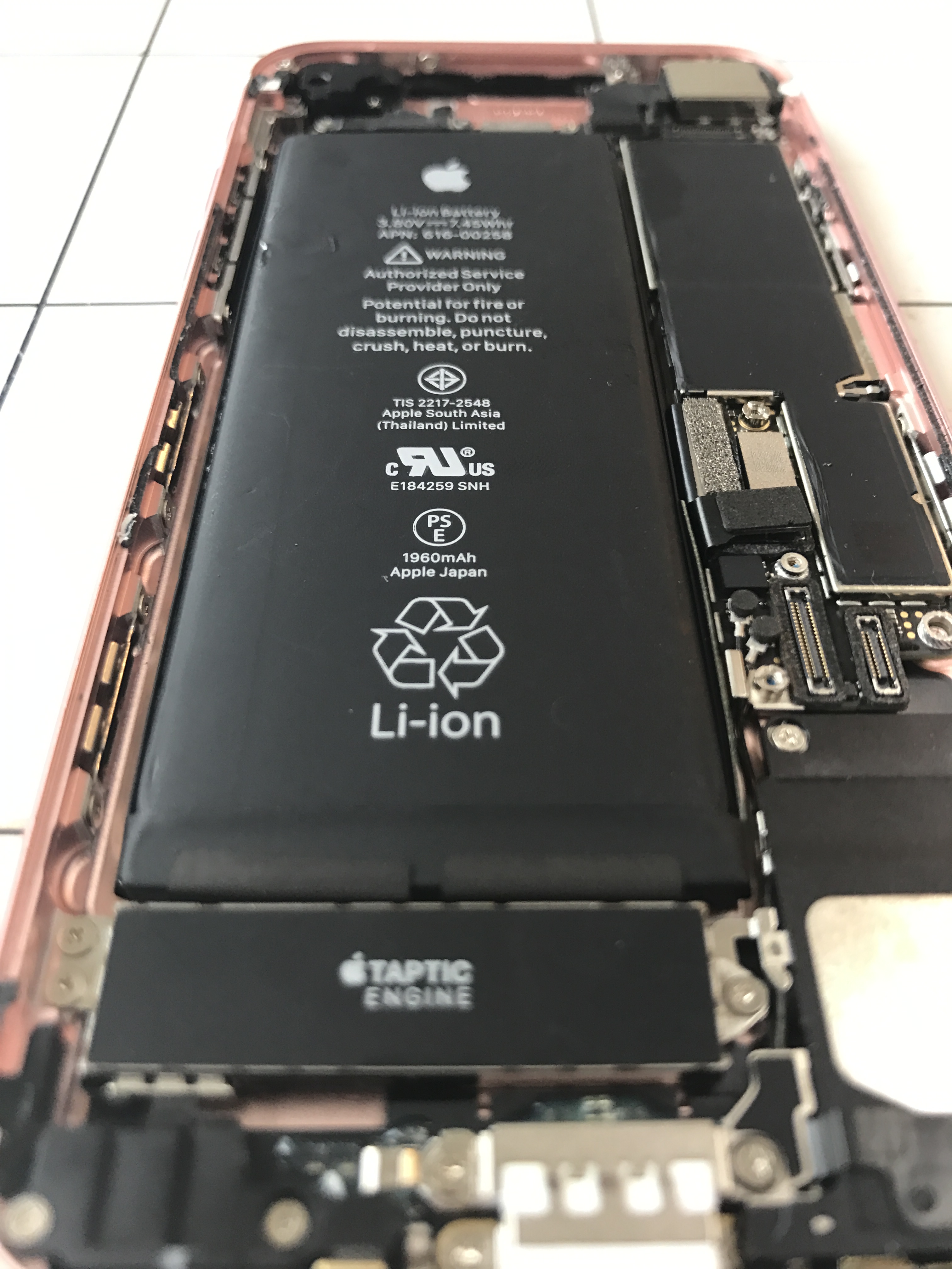 「iPhone 修理 灘区」三宮、神戸市の中でも片手に入るほどのお安さ！修理によっては神戸市内1位！！あいプロ三宮駅前店！