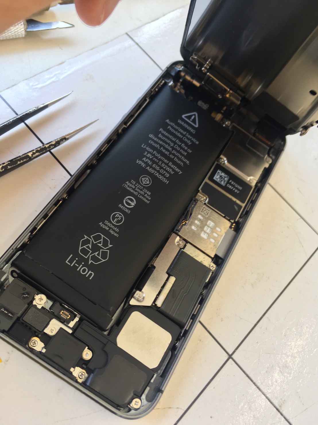 「iPhone　垂水区　修理」　iPhoneガラス交換修理価格表！安くて、早いアイプロ三宮駅前店へ是非お越しください！