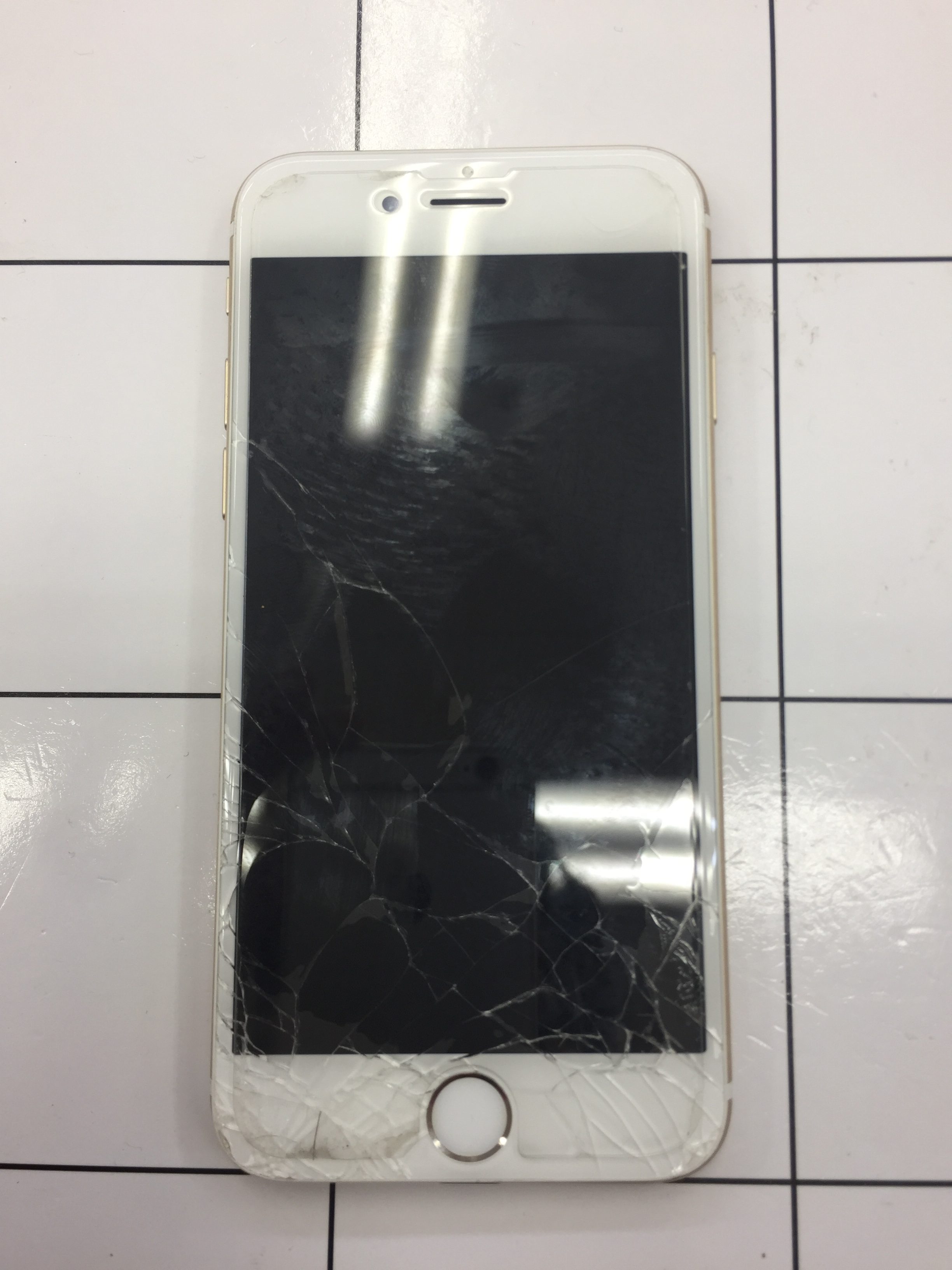 【iPhone 修理 甲府】iPhoneを山梨県内で最も安く修理できるのはあいプロ甲府店！！