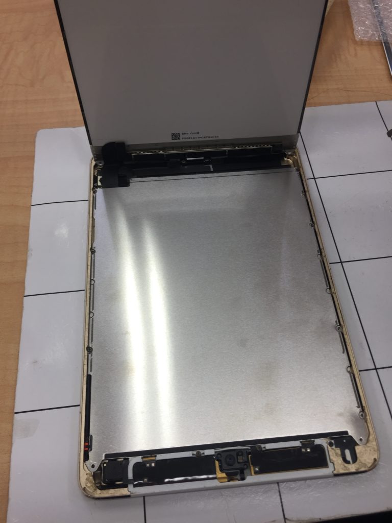 【iPad 修理 甲府】iPad修理なら安くて保証が1年付いているあいプロ甲府店がおすすめ！
