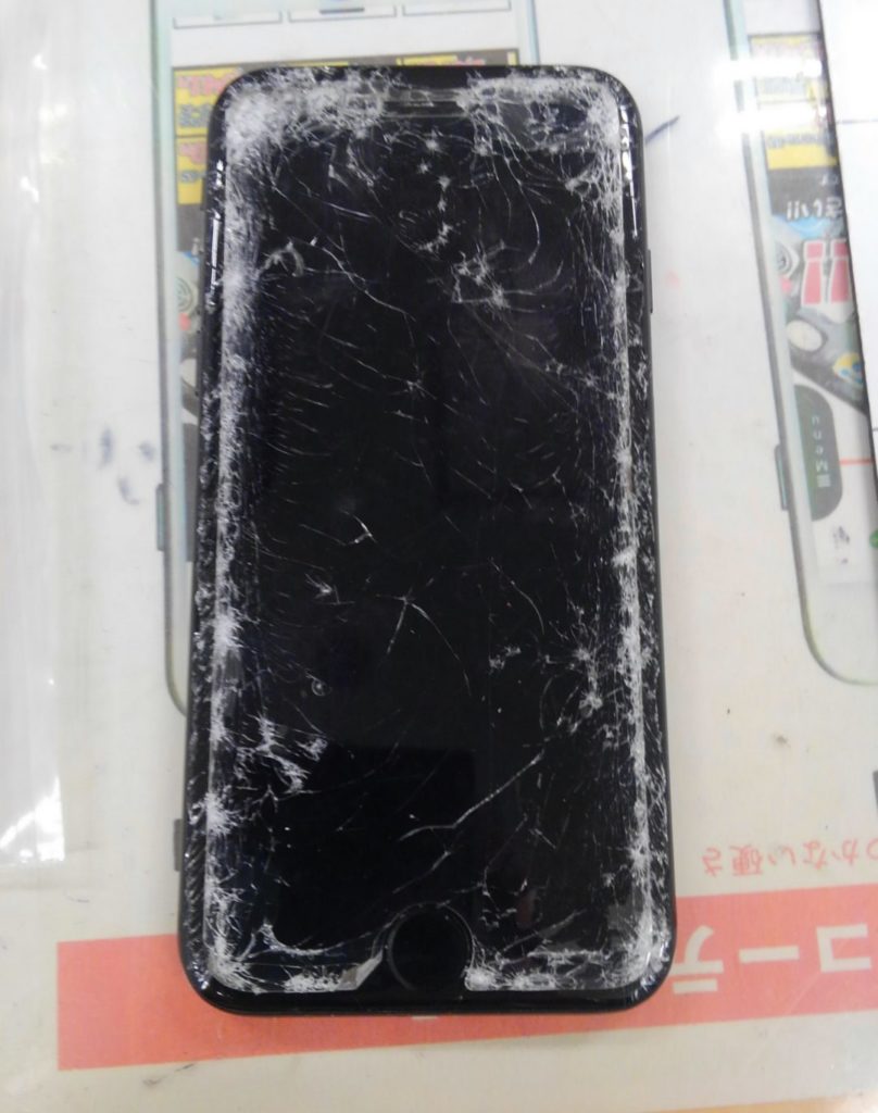 Iphone 8 画面修理 松江市 米子市 バキバキに割れた画面も新品のようにきれいに直ります Iphone修理 Iphonepro あいプロ