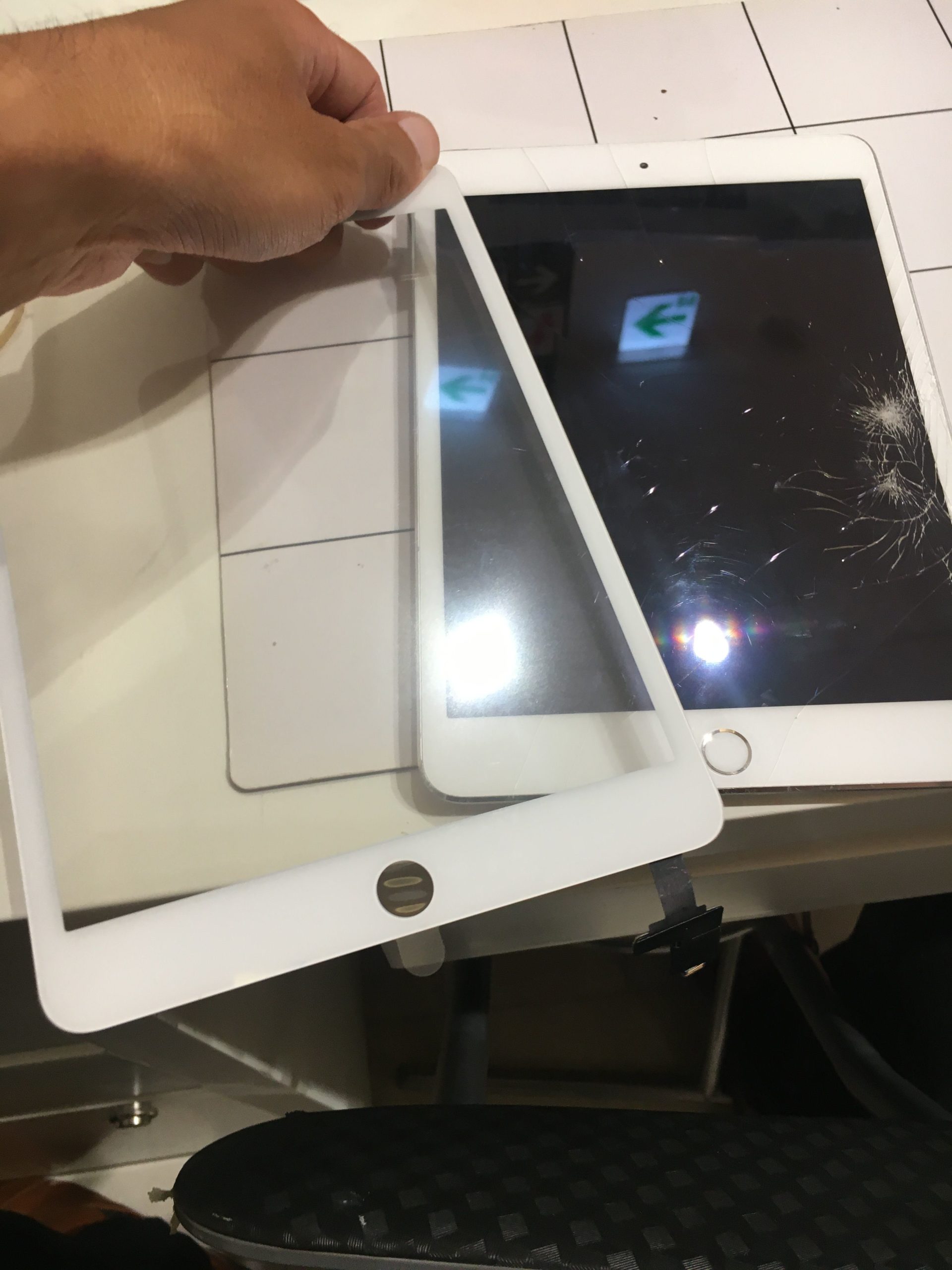 今回はiPad のタッチパネルを交換させて頂きます！iPadの修理はあいプロにお任せください！ 相模大野店】iPad mini３タッチパネル交換修理  | 【iPhone修理】iPhonePro-あいプロ-