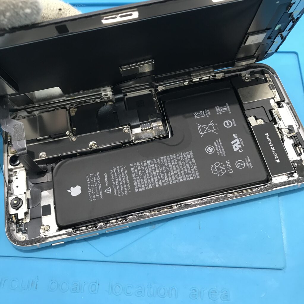 iPhoneXS バッテリー交換】iPhoneXSのバッテリー交換を行いました ...