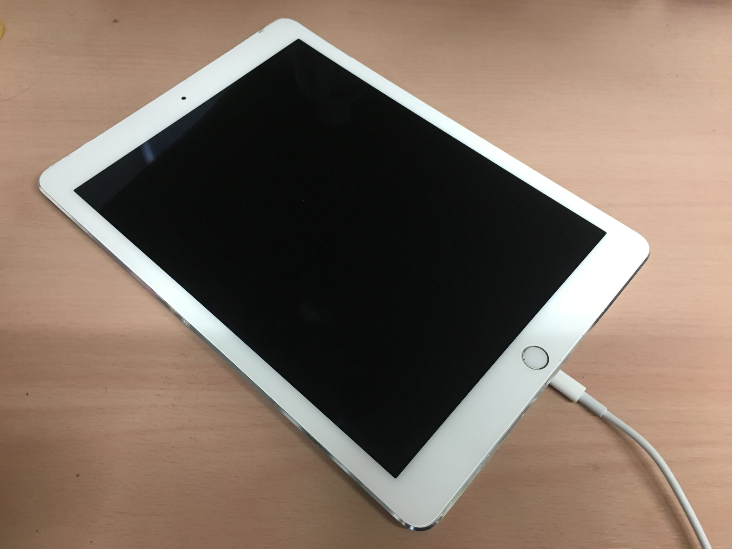 【iPadの修理の事なら是非あいプロイオン出雲店にお任せください】お使いのiPadの不具合や画面割れ、バッテリーの減りが早いと感じられる方はすぐにお持ちください。